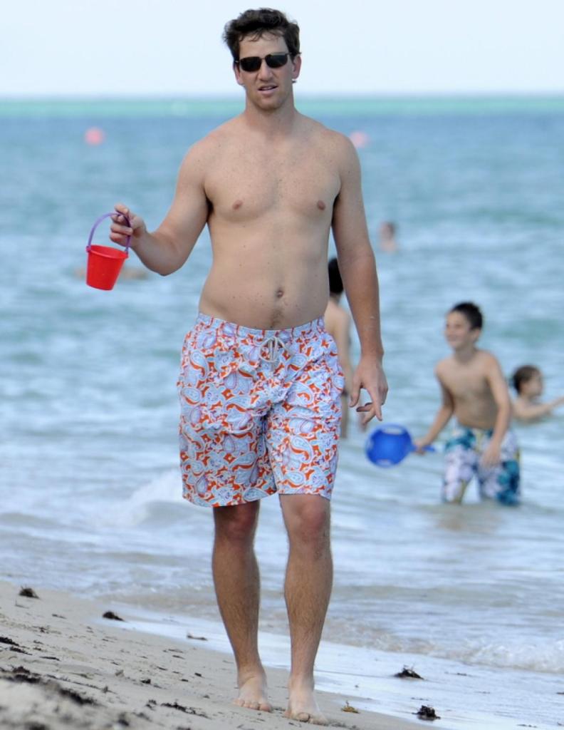 eli manning beach
